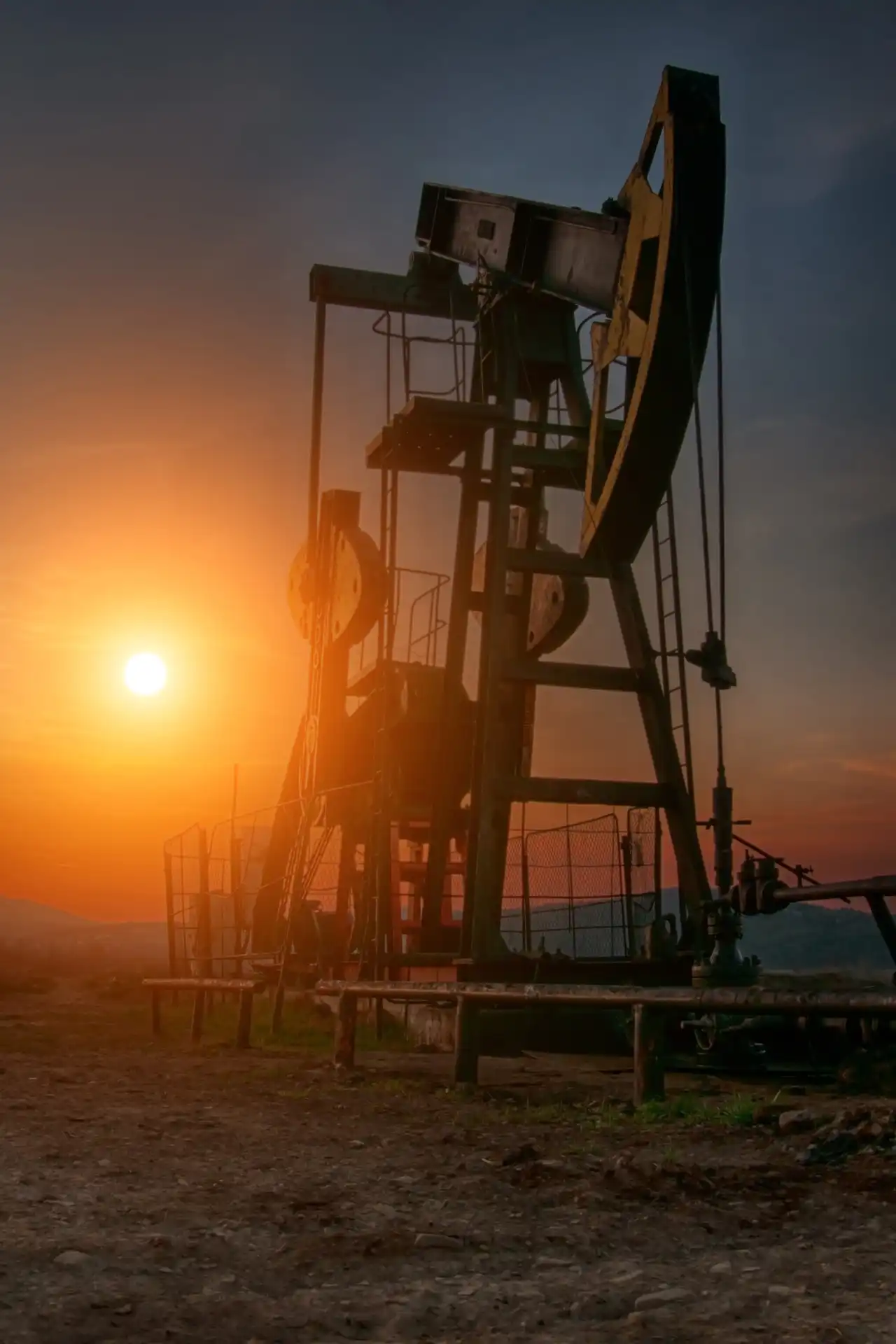 oil-pump-on-sunset-2025-03-09-14-26-20-utc