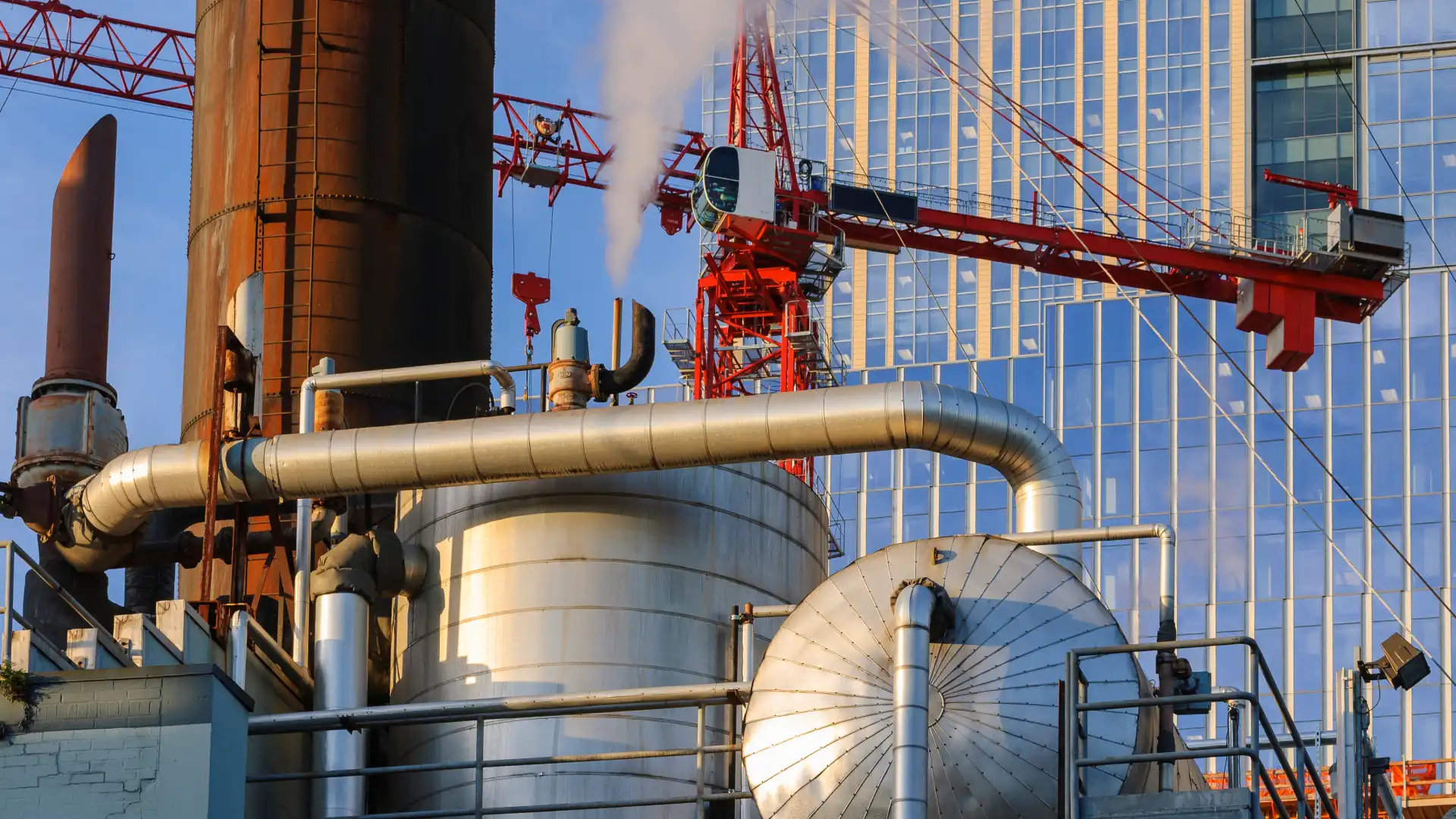 steam-from-pipe-near-highrise-2025-04-03-04-25-30-utc